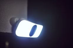 Arlo Arlo 2K Wire-Free Video Floodlight 1 Pack -Car Supplies Store 2ed90a4f34c82469bc44d2943914634f1640015466