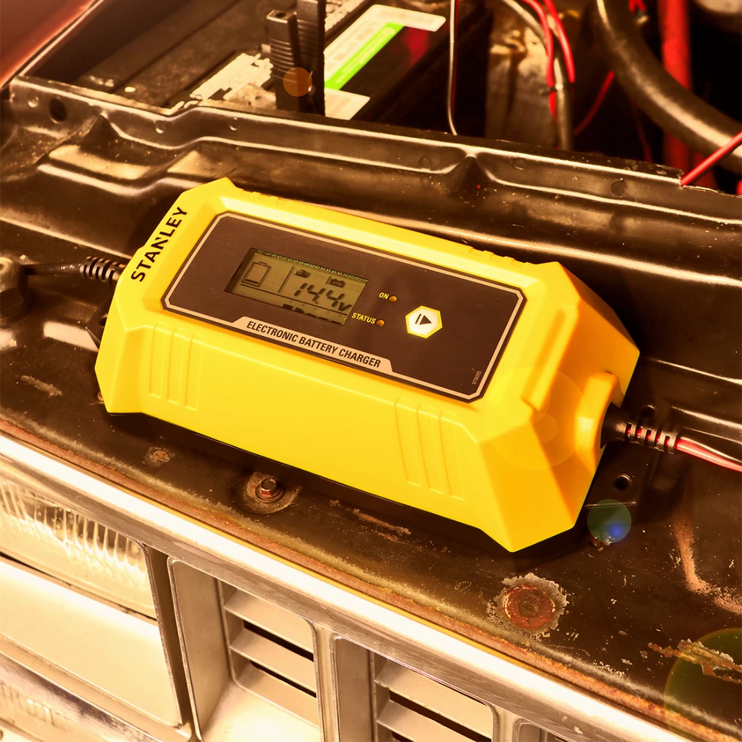 Stanley Stanley 6-12V Battery Charger 4A - UK Plug 4 Stanley Stanley 6-12V Battery Charger 4A - UK Plug - Image 2